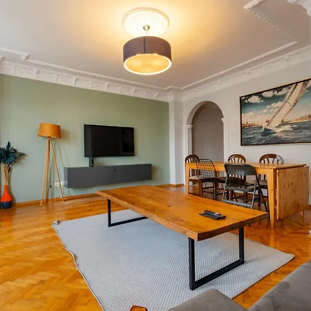 Apartment 3-bedroom - Location - Elevator
