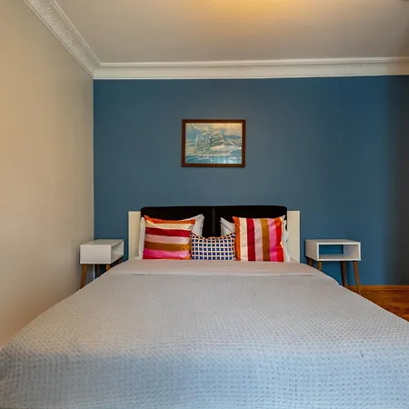 Apartment 3-bedroom - Location - Elevator *