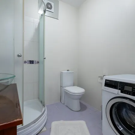 Apartment 3-bedroom - Location - Elevator *
