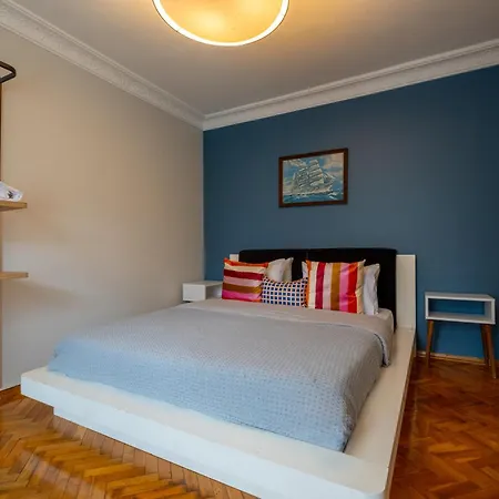 Apartment 3-bedroom - Location - Elevator