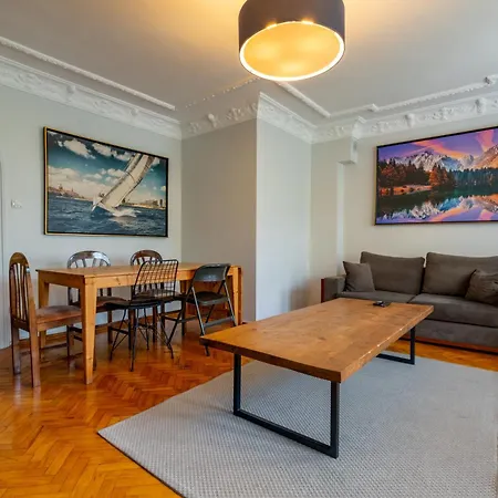 3-bedroom - Location - Elevator *