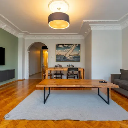 3-bedroom - Location - Elevator *